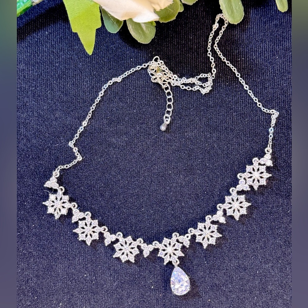 Sparkling Crystal Necklace Made with Swarovski Crystals - Picture 5 of 10